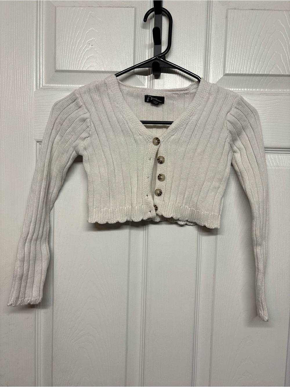 art class White Ribbed Cropped Button-Up Cardigan